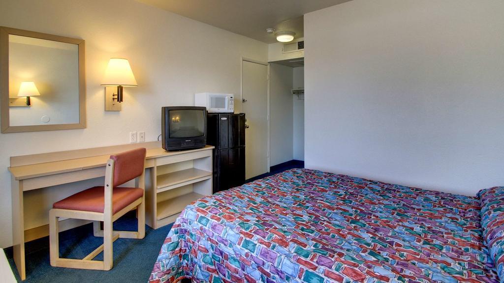 Motel 6 Des Moines South - Airport Exteriér fotografie